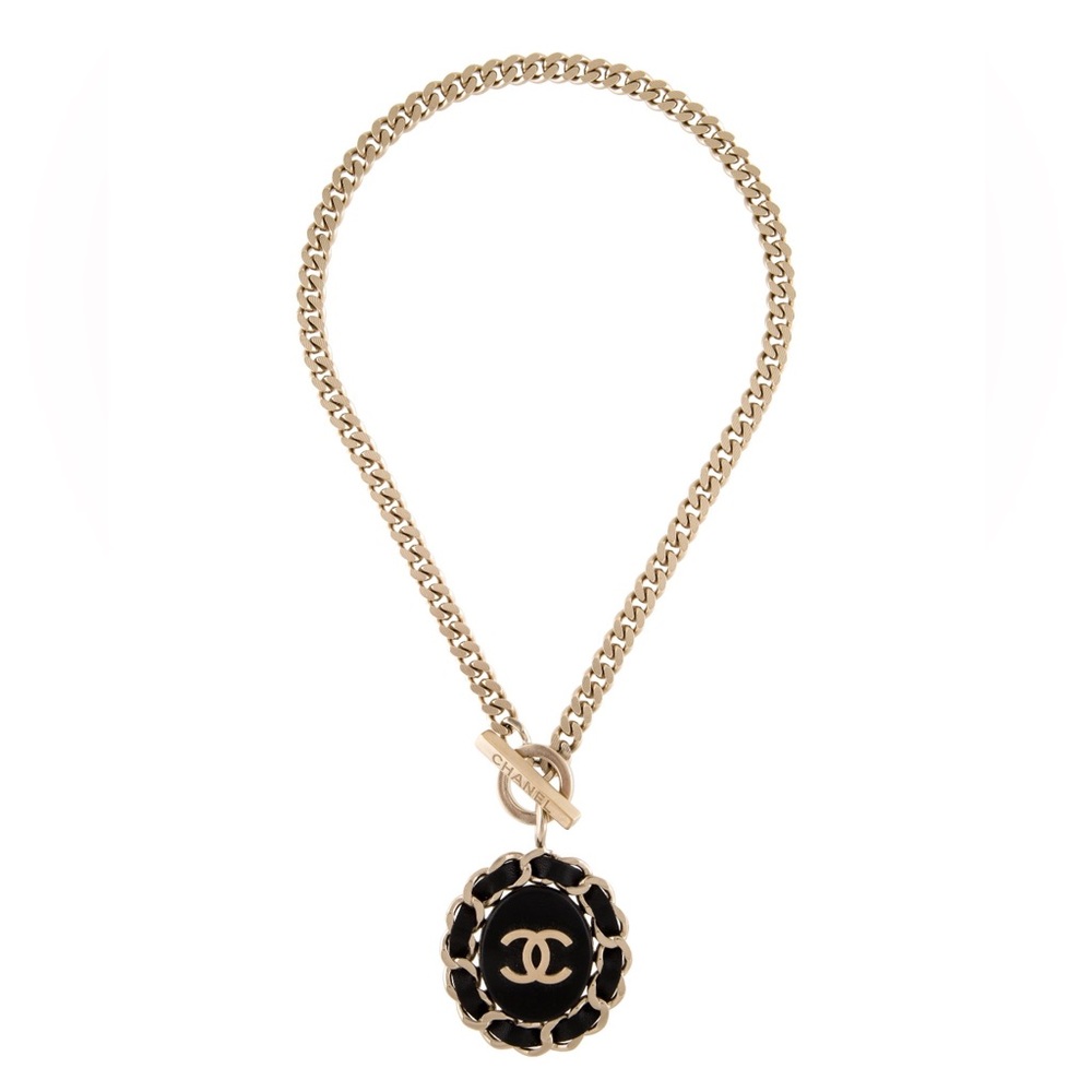 Chanel
Leather CC Toggle Pendant Necklace - Picture 1 of 5